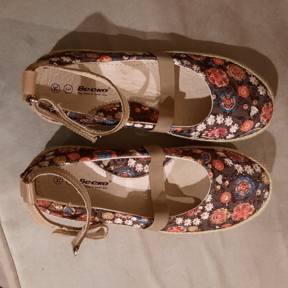 Girl sjoes Size 3- EU 34